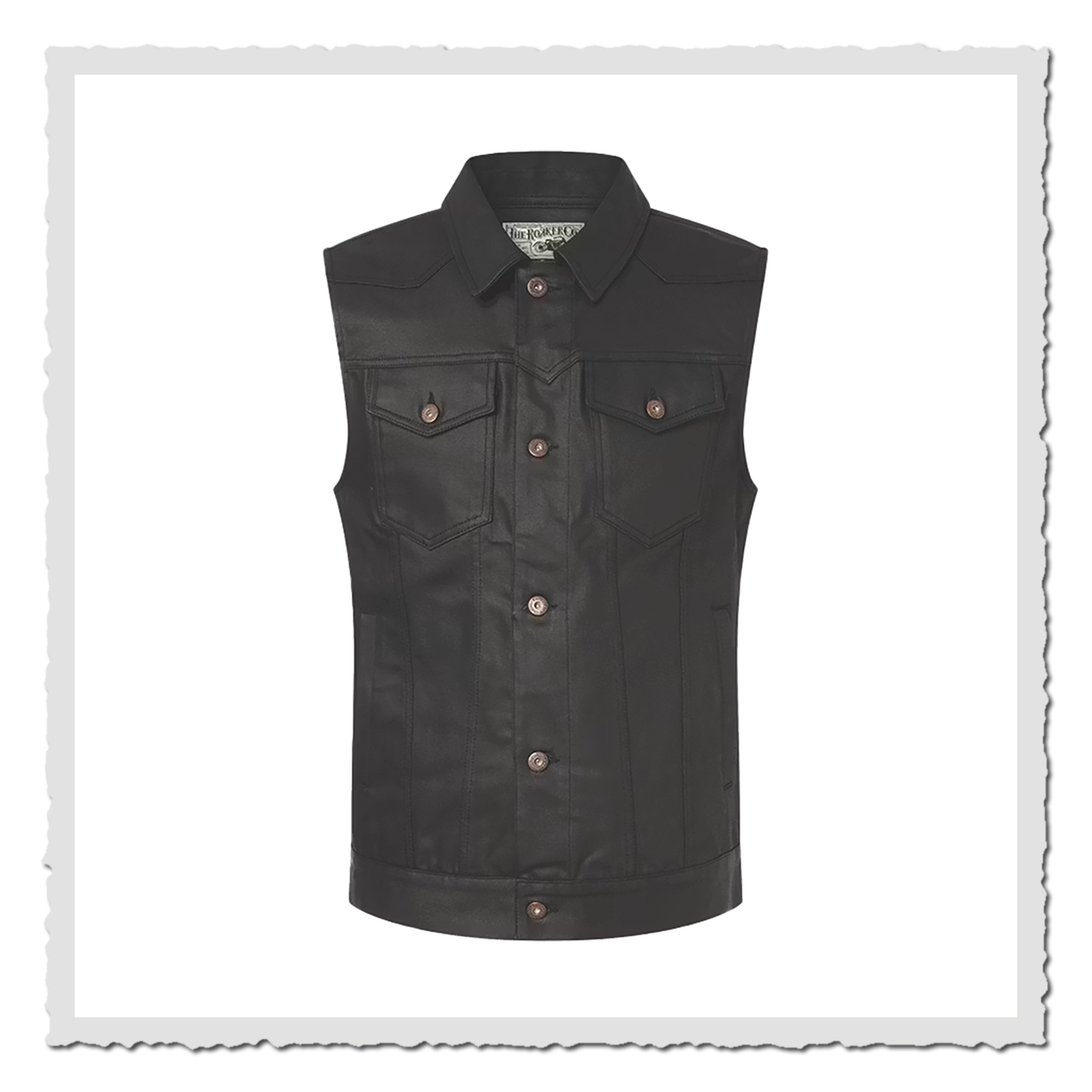 Schwarze Weste freigestellt, Frontansicht mit Knöpfen, Kragen und zwei Brusttaschen mit Knopf.